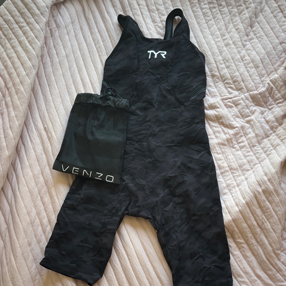 TYR Venzo Black Camouflage Techsuit